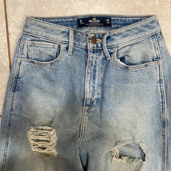 Hollister Curvy Ultra High Rise Mom Jeans Destroyed 3L - Picture 4 of 8